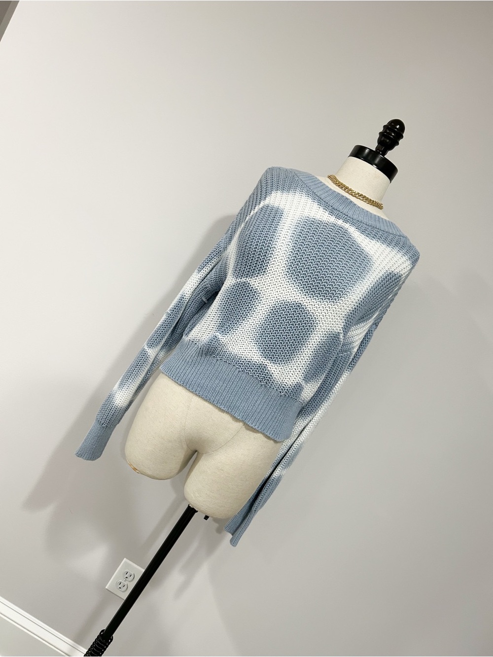Aeropostale Blue and White Tie-Dye Crewneck Sweater